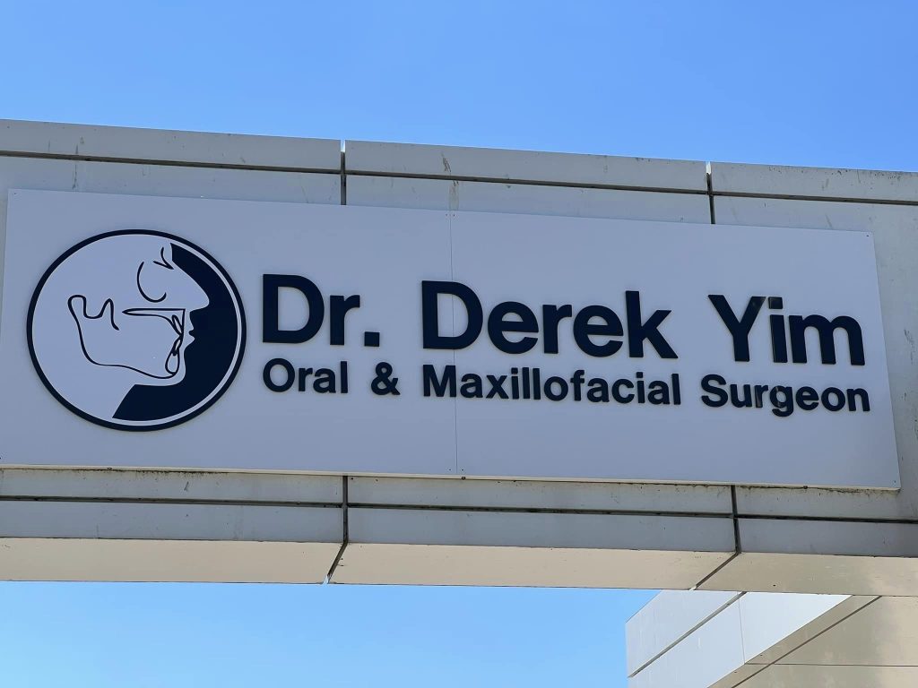 Dr Derek Yim Sign Shot 1
